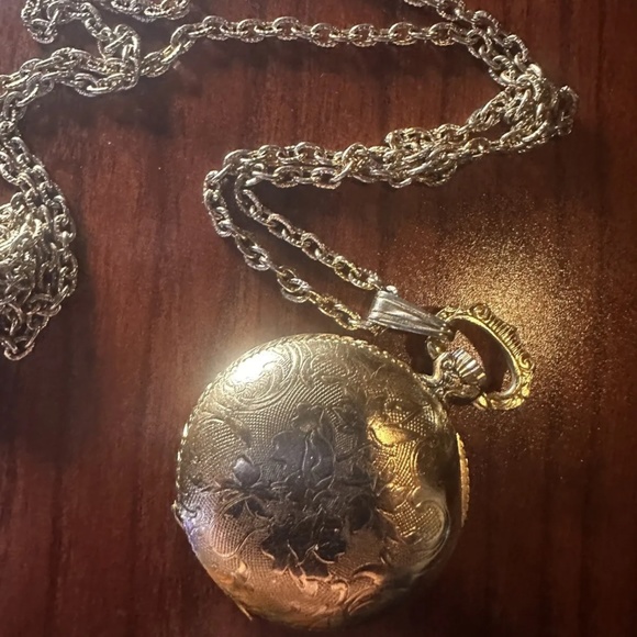 Unisex Vintage Chateau Swiss Pocketwatch *works perfectly* main image 12